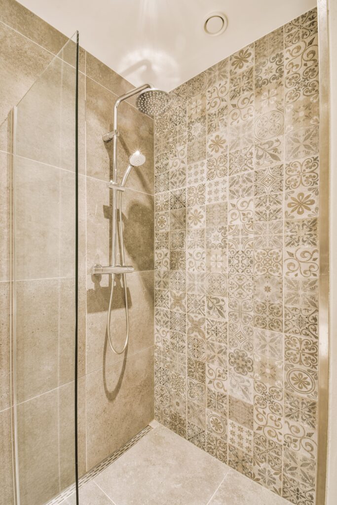 douche italienne avec carrelage beige claire